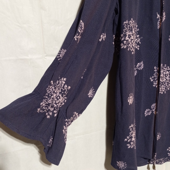 NWOT Skies Are Blue Navy Blouse with Faint Pink Floral, Large, Flaired Sleeve - Picture 3 of 8